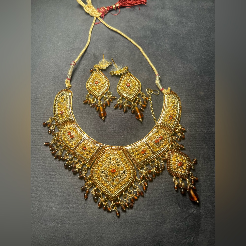 Pakistani/Indian Jewelry Set
